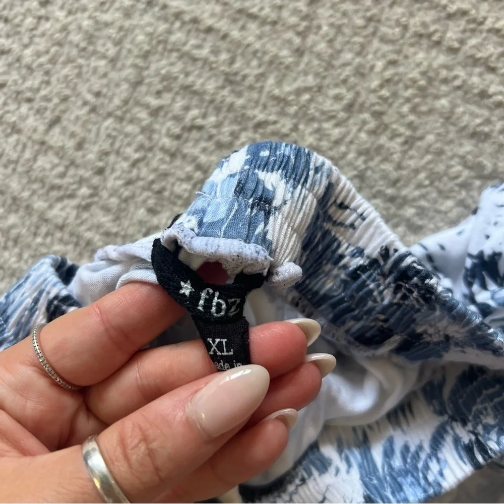 Flowers by Zoe Shorts XL